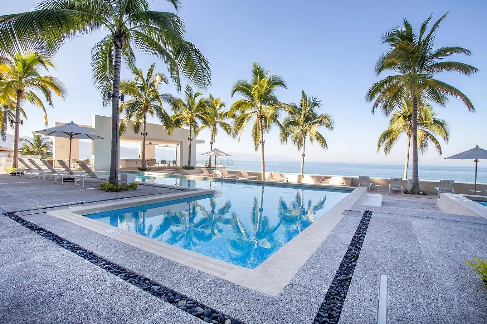 Vila Upscale Corner Unit With Large Wrap Around Balcony And Pools Puerto Vallarta