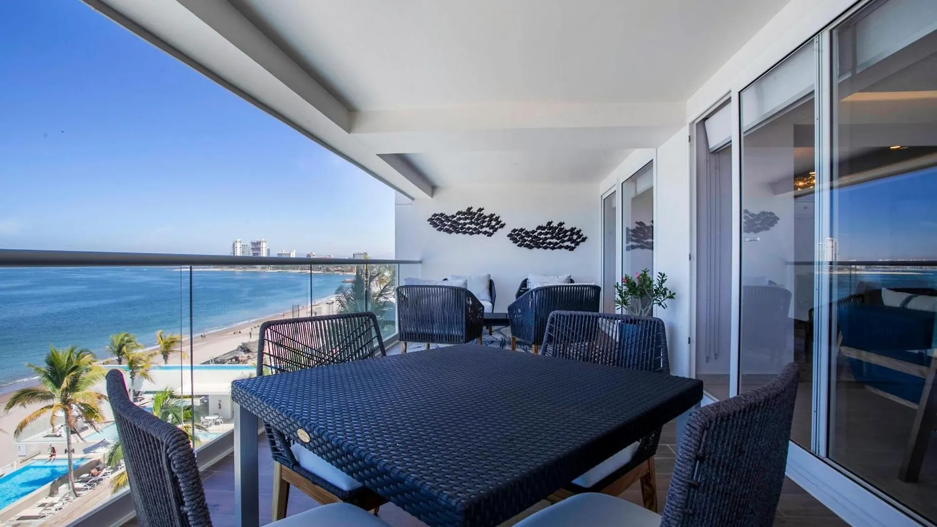 Vila Upscale Corner Unit With Large Wrap Around Balcony And Pools Puerto Vallarta
