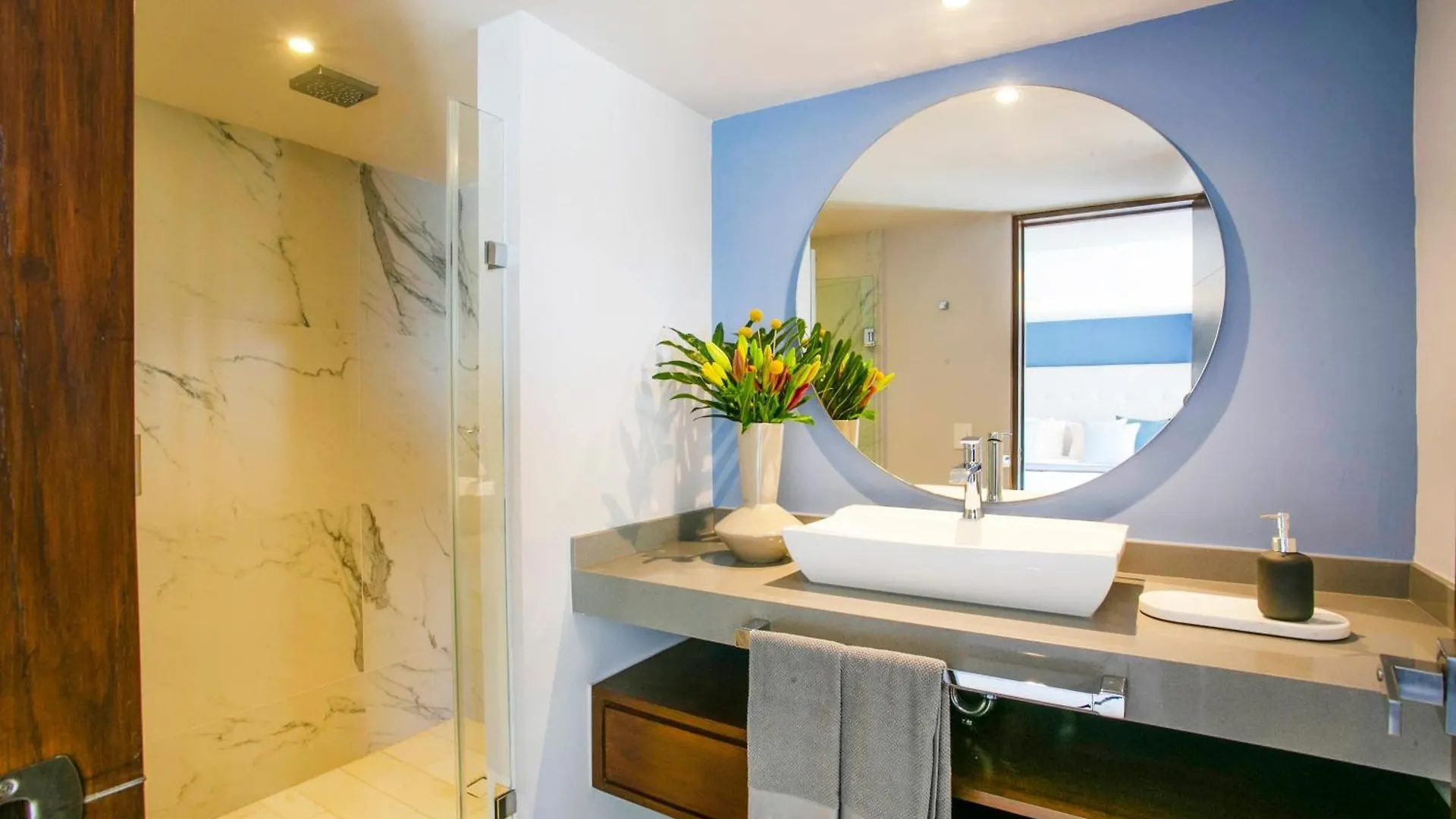 Vila Upscale Corner Unit With Large Wrap Around Balcony And Pools Puerto Vallarta