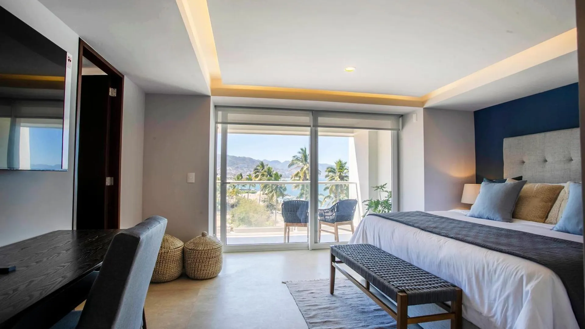 Vila Upscale Corner Unit With Large Wrap Around Balcony And Pools Puerto Vallarta Mexiko