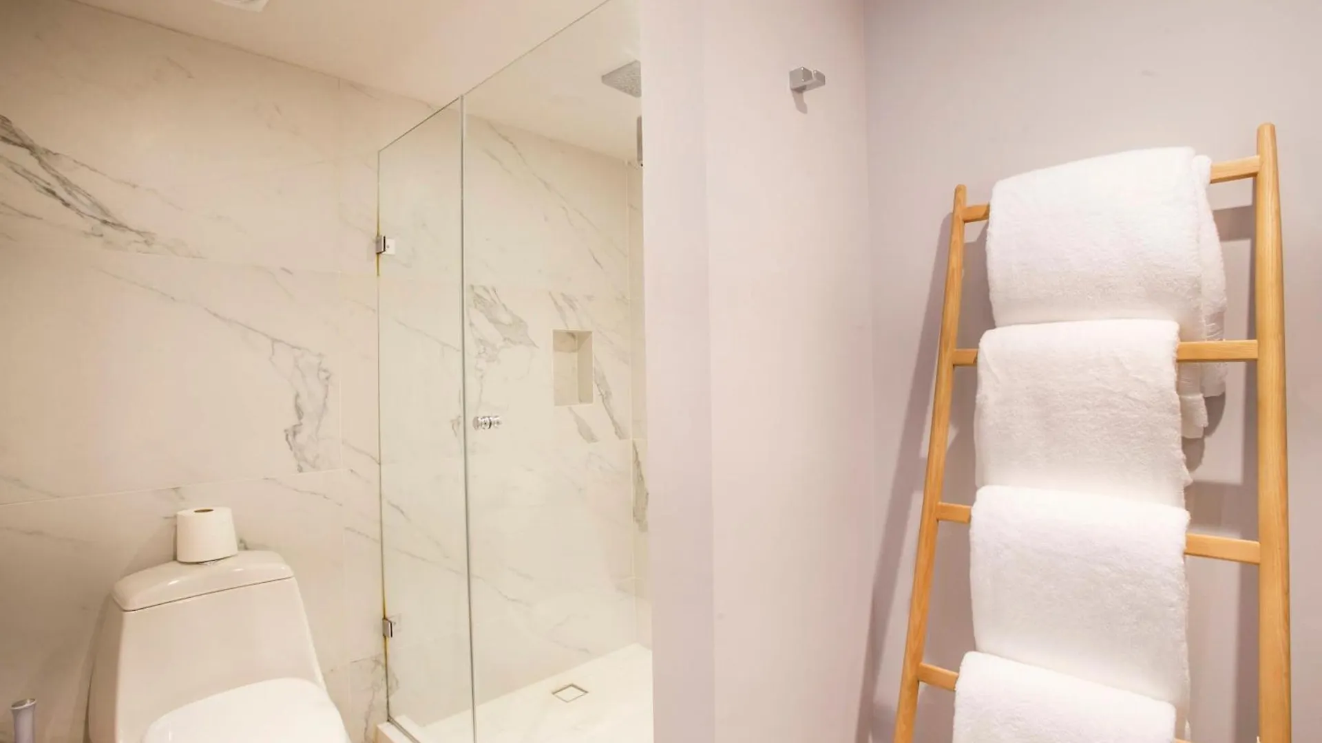 푸에르토 발라타 Upscale Corner Unit With Large Wrap Around Balcony And Pools 빌라 0*, 푸에르토 발라타