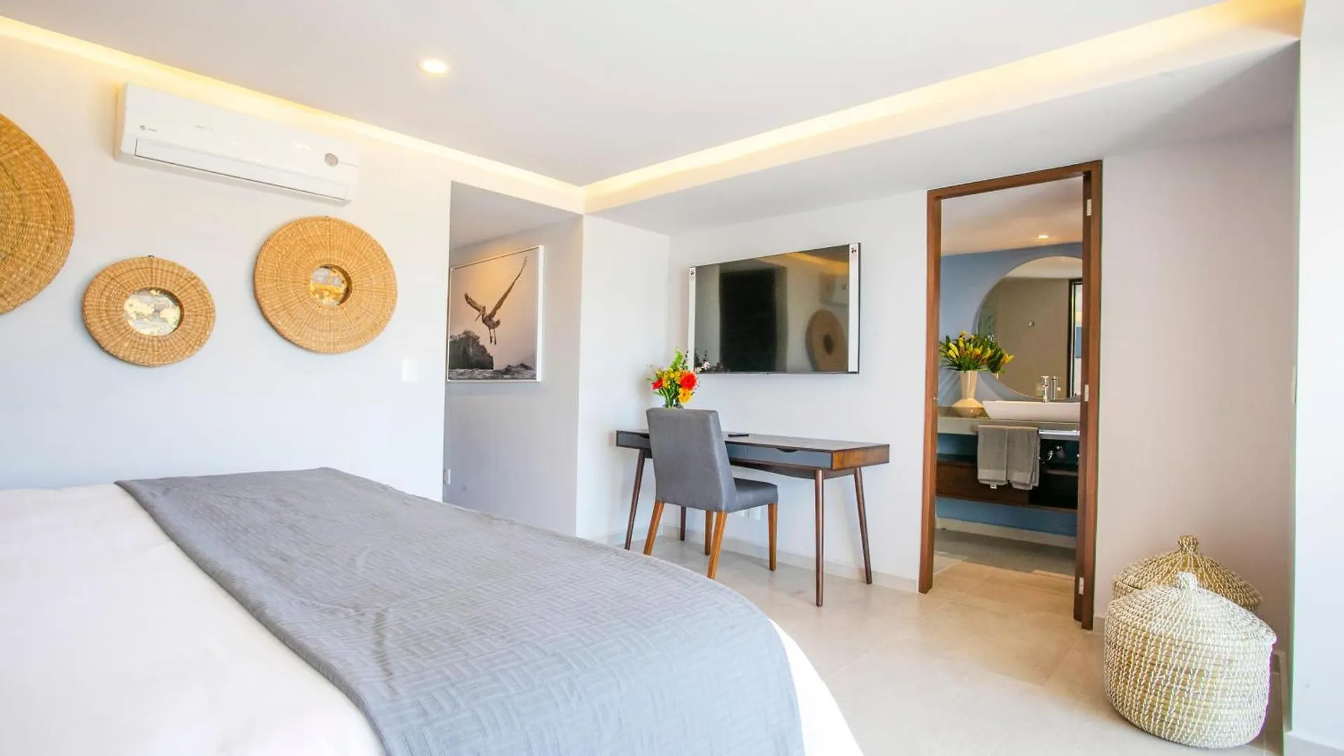푸에르토 발라타 Upscale Corner Unit With Large Wrap Around Balcony And Pools 빌라 펜션