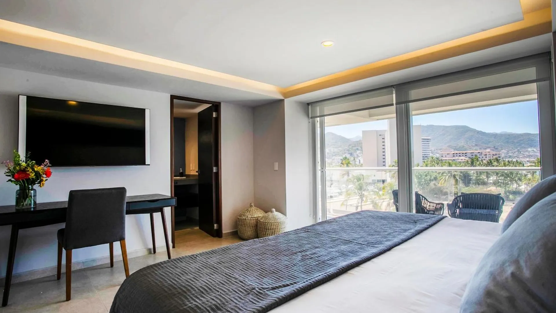 푸에르토 발라타 Upscale Corner Unit With Large Wrap Around Balcony And Pools 빌라 0*, 푸에르토 발라타
