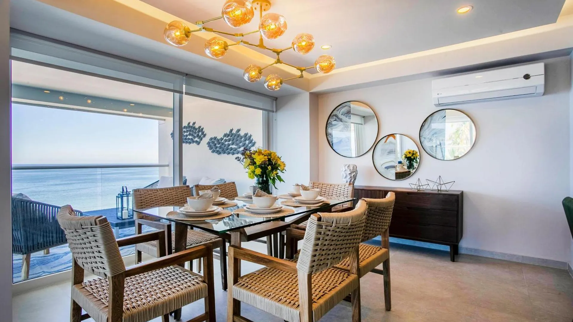 펜션 푸에르토 발라타 Upscale Corner Unit With Large Wrap Around Balcony And Pools 빌라